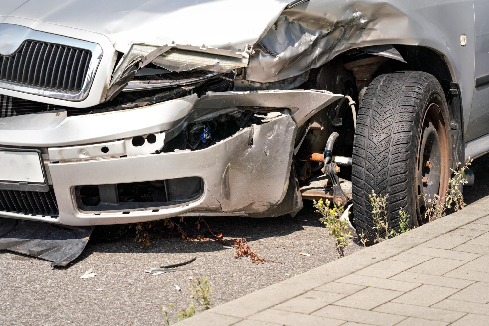 Rottamazione Auto Senza Costi vs Rottamazione a Pagamento a Roma: Qual è la Scelta Giusta?